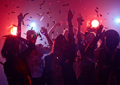 Infectado com Ômicron vai à festa com 90 pessoas em SP; 22 estão com covid