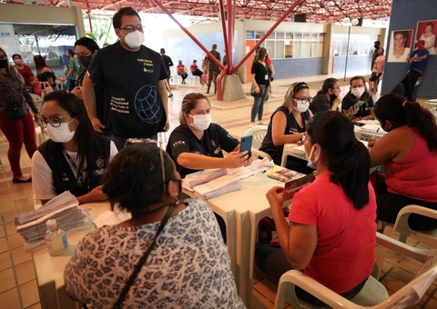 Termina entrega de cartões do Auxílio Estadual em Manaus