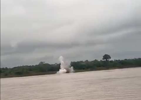Mais de 30 balsas são destruídas em nova operação contra garimpo ilegal no Amazonas