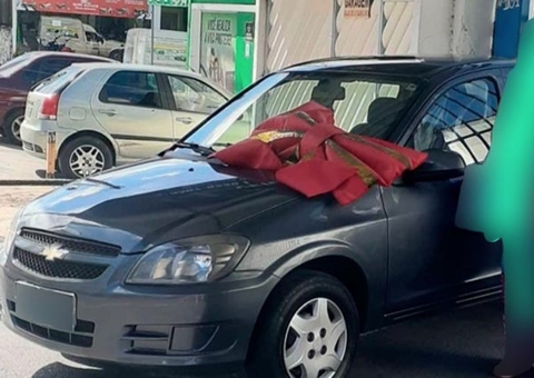 Carro é roubado à mão armada em frente a hospital no Centro de Manaus