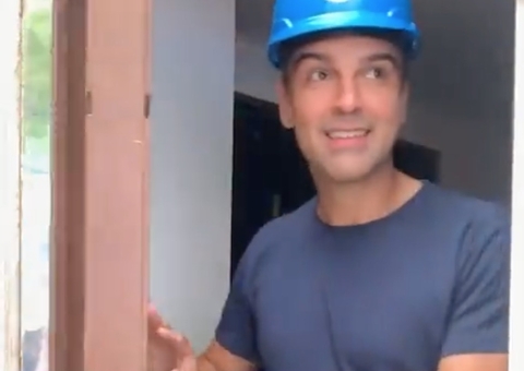 Tadeu Smith entra na casa do BBB22 e solta spoiler: 'tô todo arrepiado'