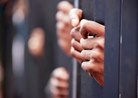 Justiça manda governo apresentar plano de construção de presídio no Amazonas