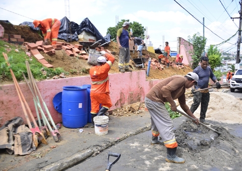 Muro de cemitério de Manaus passa por obras após desabamento