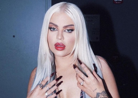 Luísa Sonza passa virada de ano com biquíni fio-dental de crochê