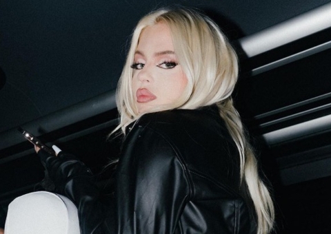 Luísa Sonza esfrega peça de roupa na 'pepeca' e joga para fã em show; Vídeo