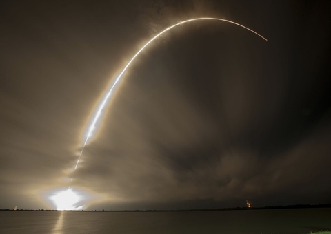 Nave espacial russa volta a entrar na Terra fora de controle 