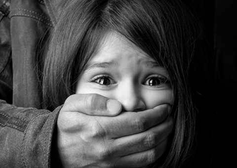 Especialista alerta para sinais que crianças mostram após sofrerem abuso sexual