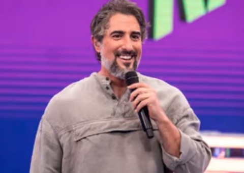 Marcos Mion usa tênis luxuoso e choca com valor 