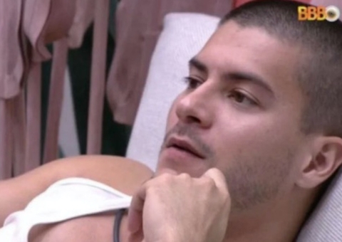 BBB 22: Natália revela para Arthur que ele é alvo de Rodrigo