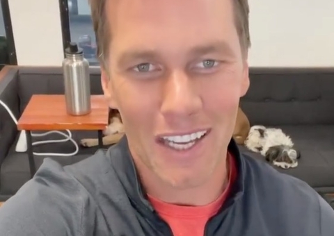 Tom Brady anuncia aposentadoria do futebol americano aos 44 anos 