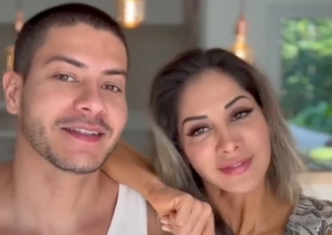 Maíra Cardi revela ter playlist gospel para sexo com Arthur Aguiar 