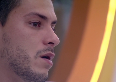 BBB22: No paredão, Arthur chora por acreditar que será eliminado