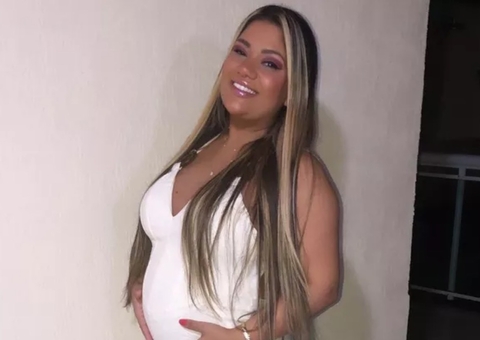 Mulher Filé dá à luz primeira filha; bebê está na UTI