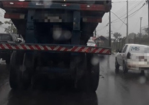 Chuva em Manaus causa deslizamento em barrancos e mais de 20 ocorrências de trânsito