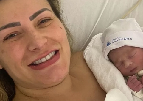 Andressa Urach recebe alta com filho após parto prematuro