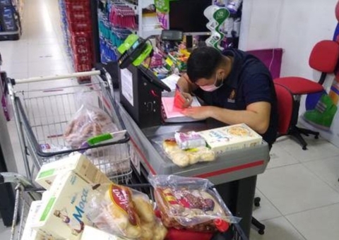 Fiscalização apreende 75 Kg de produtos vencidos em supermercado em Manaus