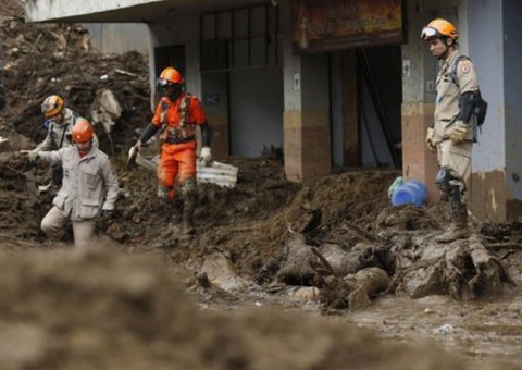 Mais de 200 mortes são confirmadas após temporal em Petrópolis