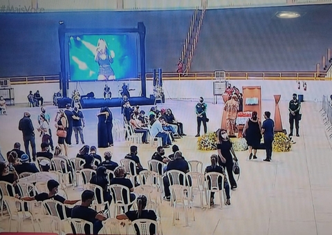 Corpo de Paulinha Abelha é velado em Aracaju