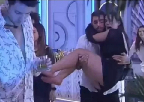 BBB22: Larissa quebra dedo do pé e é carregada por Scooby