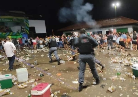 Vídeos: Aniversário de Atalaia do Norte tem confusão entre PM e população 