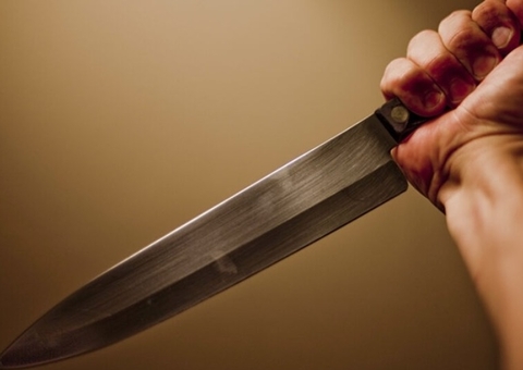 Homem é morto a facadas em beco de Manaus 