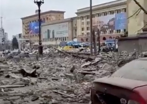 Vídeos mostram estragos em Kharkiv, segunda maior cidade da Ucrânia 