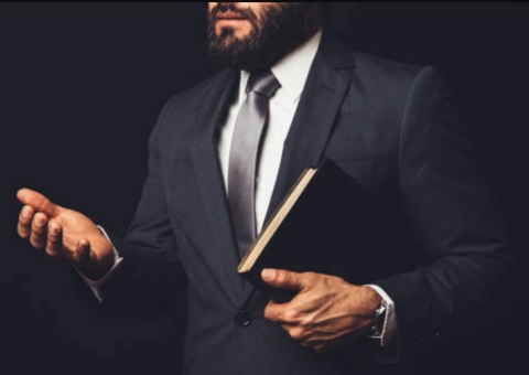 Pastor é preso por agredir e tentar estuprar adolescente dentro de carro em Manaus