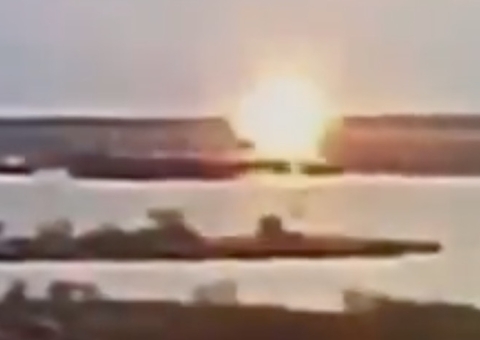 Vídeo mostra navio de Bangladesh sendo atingido por míssil na Ucrânia 