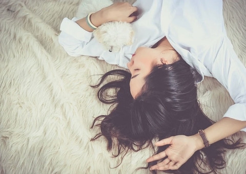 Mulheres costumam fingir orgasmos para satisfazer parceiros; entenda porque