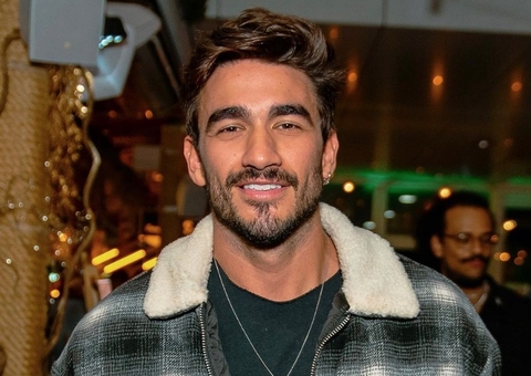 Ex-bbb Gui Napolitano faz rara aparição com irmão gêmeo em festa de aniversário