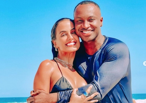 Carol Peixinho se declara para Thiaguinho em aniversário