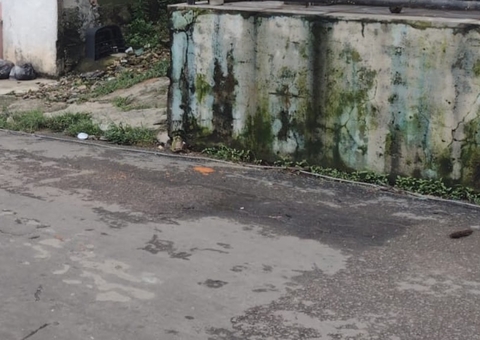 Fio de alta tensão jogado no chão expõe moradores a risco em Manaus; Vídeo