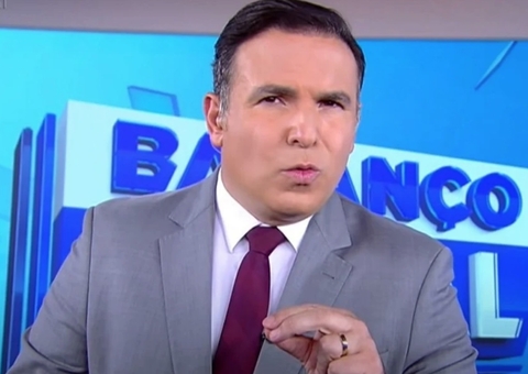 Reinaldo Gottino deixa Record de ambulância após passar mal 