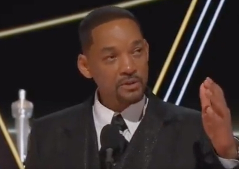 Will Smith chora e pede desculpas após tapa em Chris Rock no Oscar 