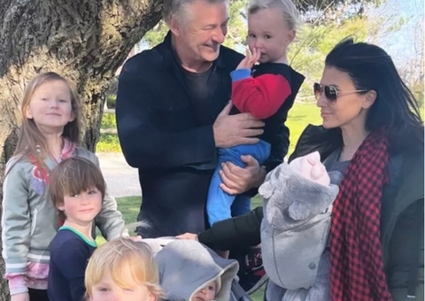 Alec Baldwin e mulher anunciam que esperam sétimo filho