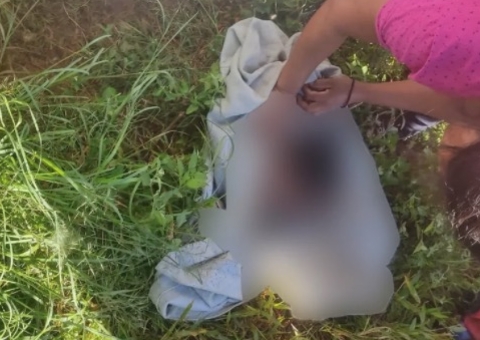 Recém-nascida é resgatada em meio a fezes e larvas 