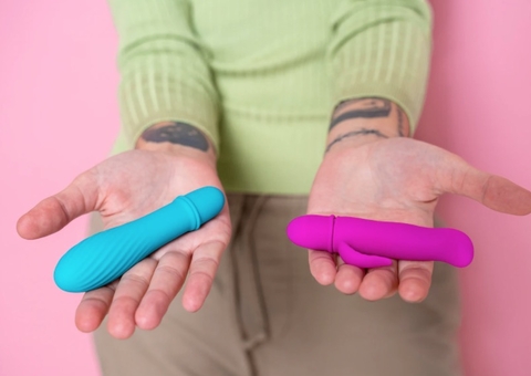 Mulher vai parar na emergência após vibrador ficar preso no ânus 