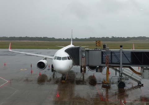 Mau tempo faz voos atrasarem e serem cancelados em aeroporto de Manaus