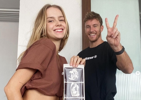 Isabella Scherer revela gravidez de gêmeos 