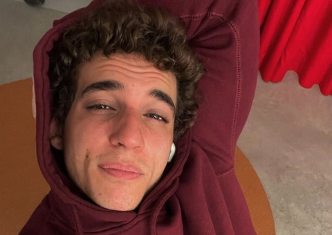 Ator de ‘La Casa de Papel’, Miguel Herrán chora ao mostrar casa incendiada 