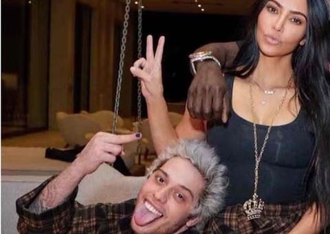 Kim Kardashian posta primeira foto com novo namorado, Pete Davidson 