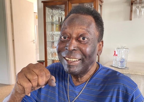 Pelé é internado novamente para tratamento contra o câncer
