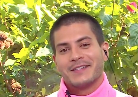 Roupa de Arthur Aguiar no ‘Mais Você’ chama atenção: ‘Power Ranger?’