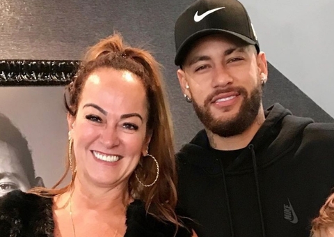 Mãe de Neymar vive affair com modelo marombado 