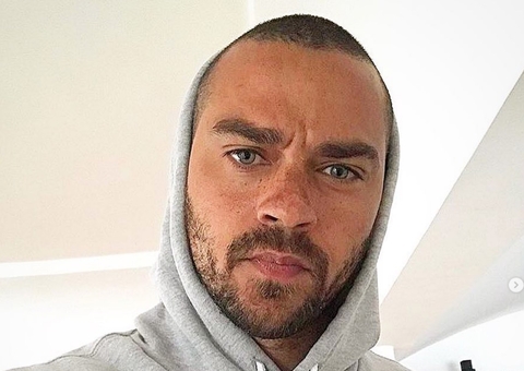 Jesse Williams, de Grey’s Anatomy, faz nu frontal em peça e tem vídeo vazado