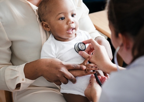 Aprovado PL de Plínio Valério que prevê avaliação médica a crianças na pré-escola
