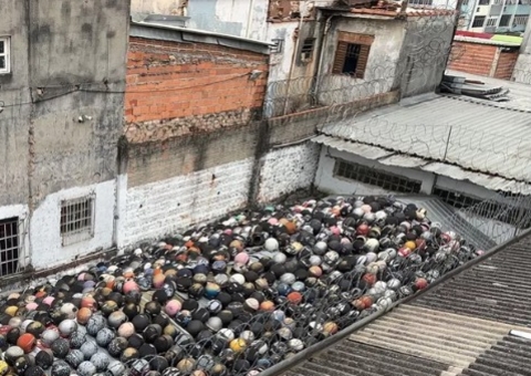 Polícia encontra 'cemitério de capacetes' em telhado de loja 