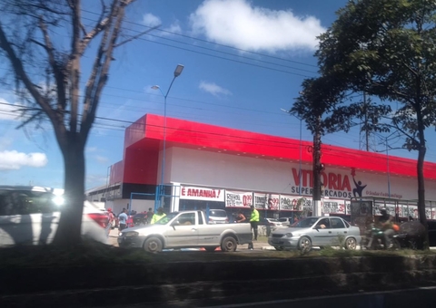 Baratão é no Vitória, rede de supermercado inaugura nova loja em Manaus