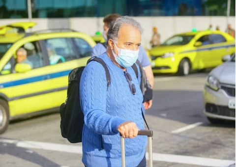 Tony Ramos é clicado ao lado do filho médico e semelhança chama atenção