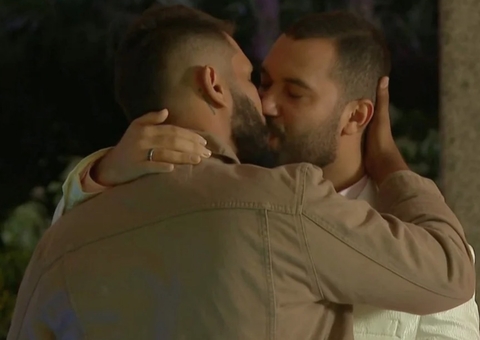 Gil do Vigor dá beijão em pretendente no Mais Você; vídeo